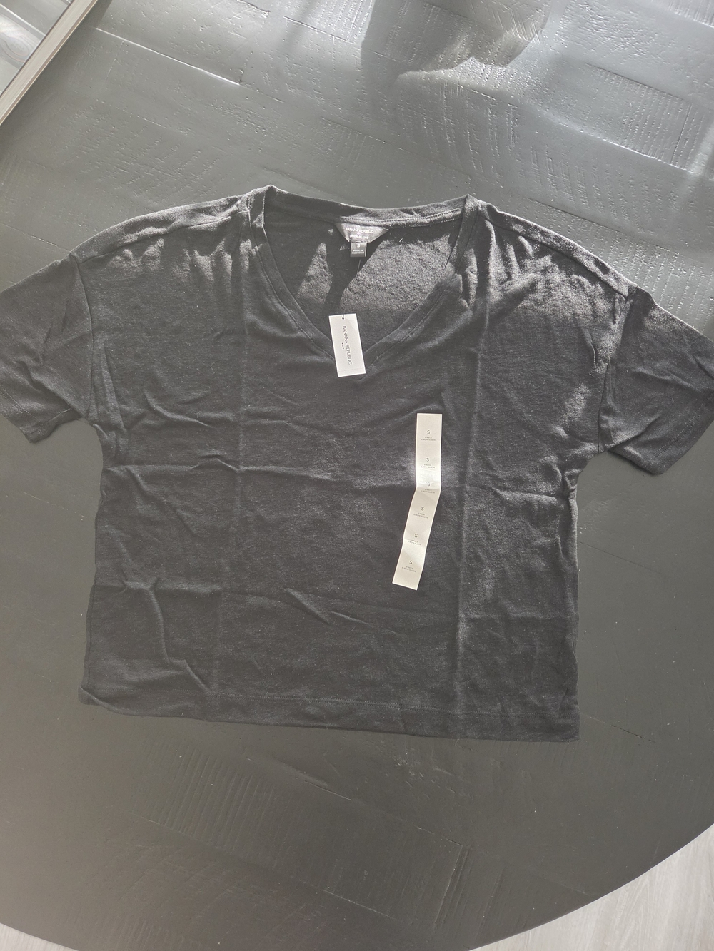 Banana Republic Men's Black V-Neck Short Sleeve Tee